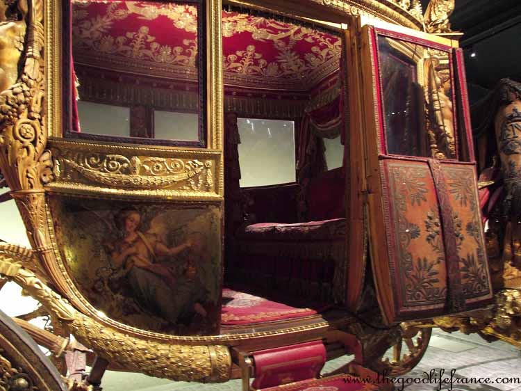 Карет стена. Карета императора Николая 2 внутри. Версальский дворец. Карета Наполеона i.